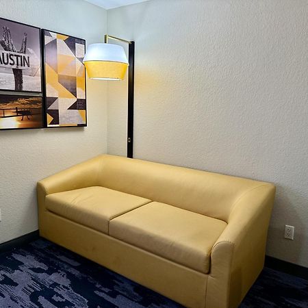 Отель La Quinta By Wyndham Austin Southwest Экстерьер фото