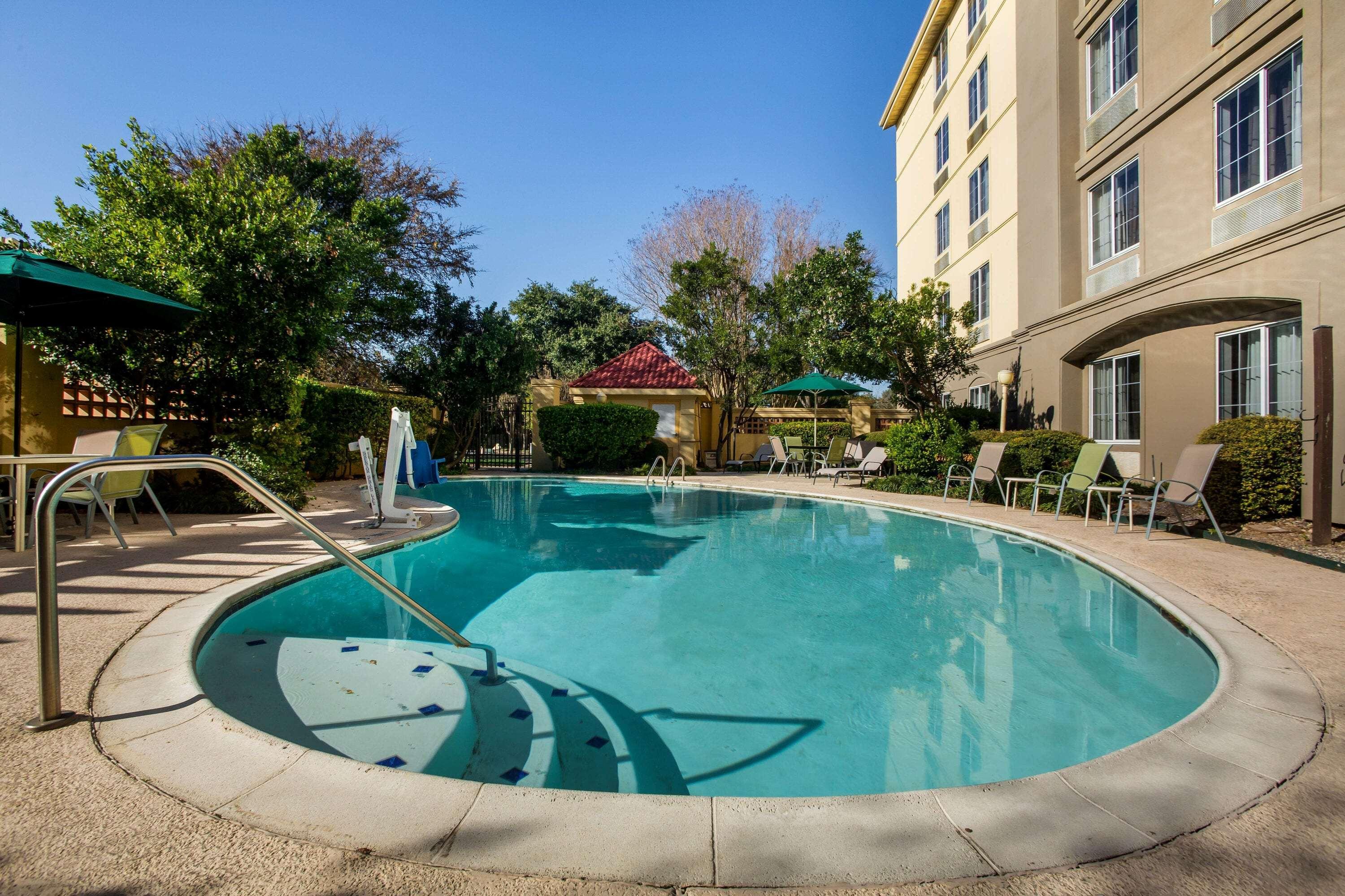 Отель La Quinta By Wyndham Austin Southwest Экстерьер фото