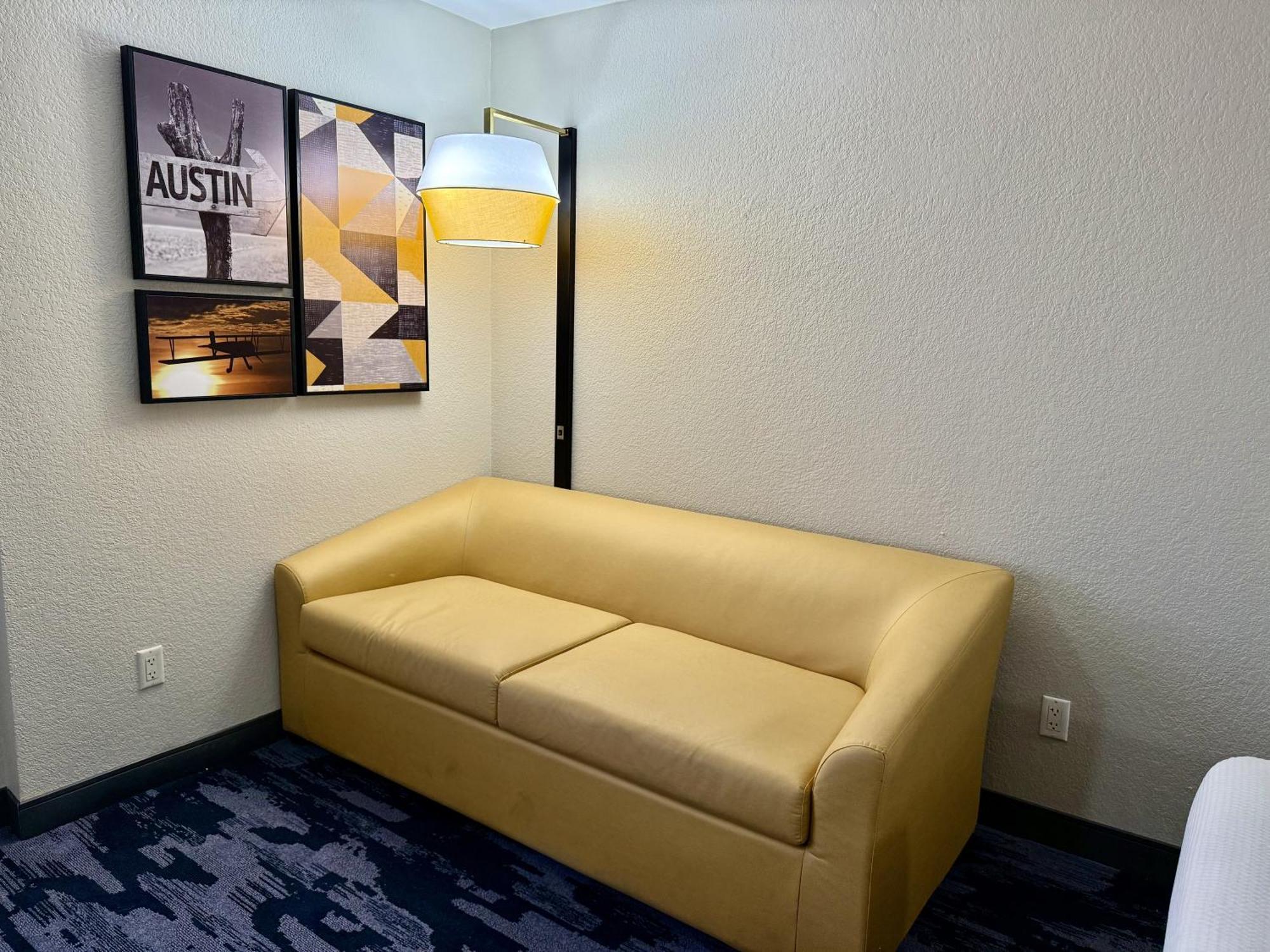 Отель La Quinta By Wyndham Austin Southwest Экстерьер фото