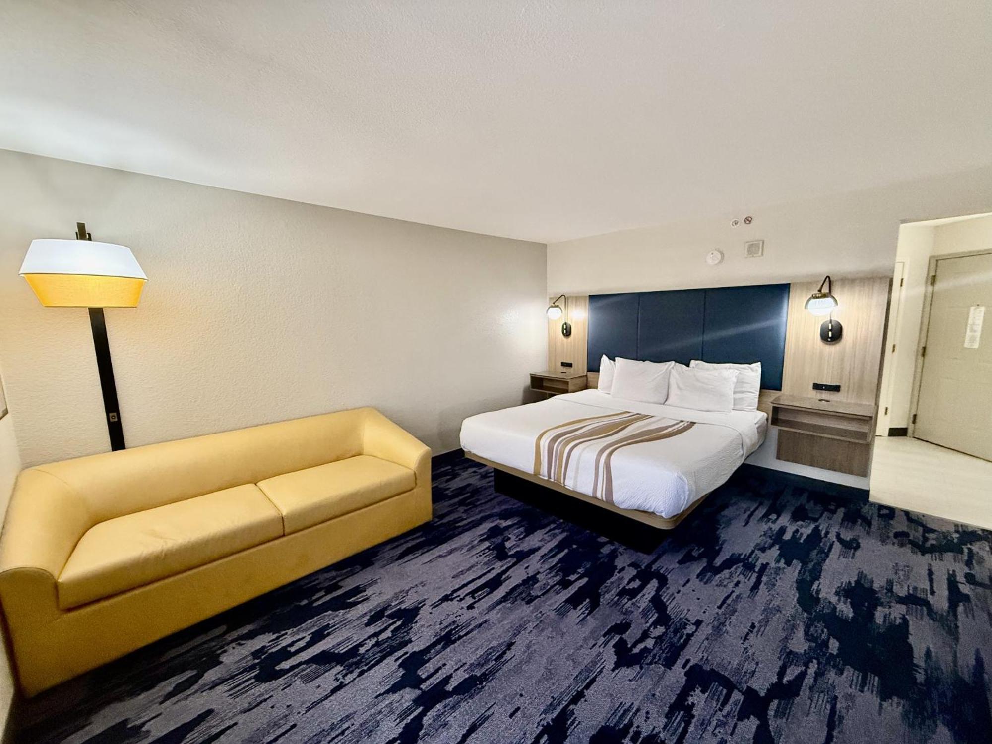 Отель La Quinta By Wyndham Austin Southwest Экстерьер фото