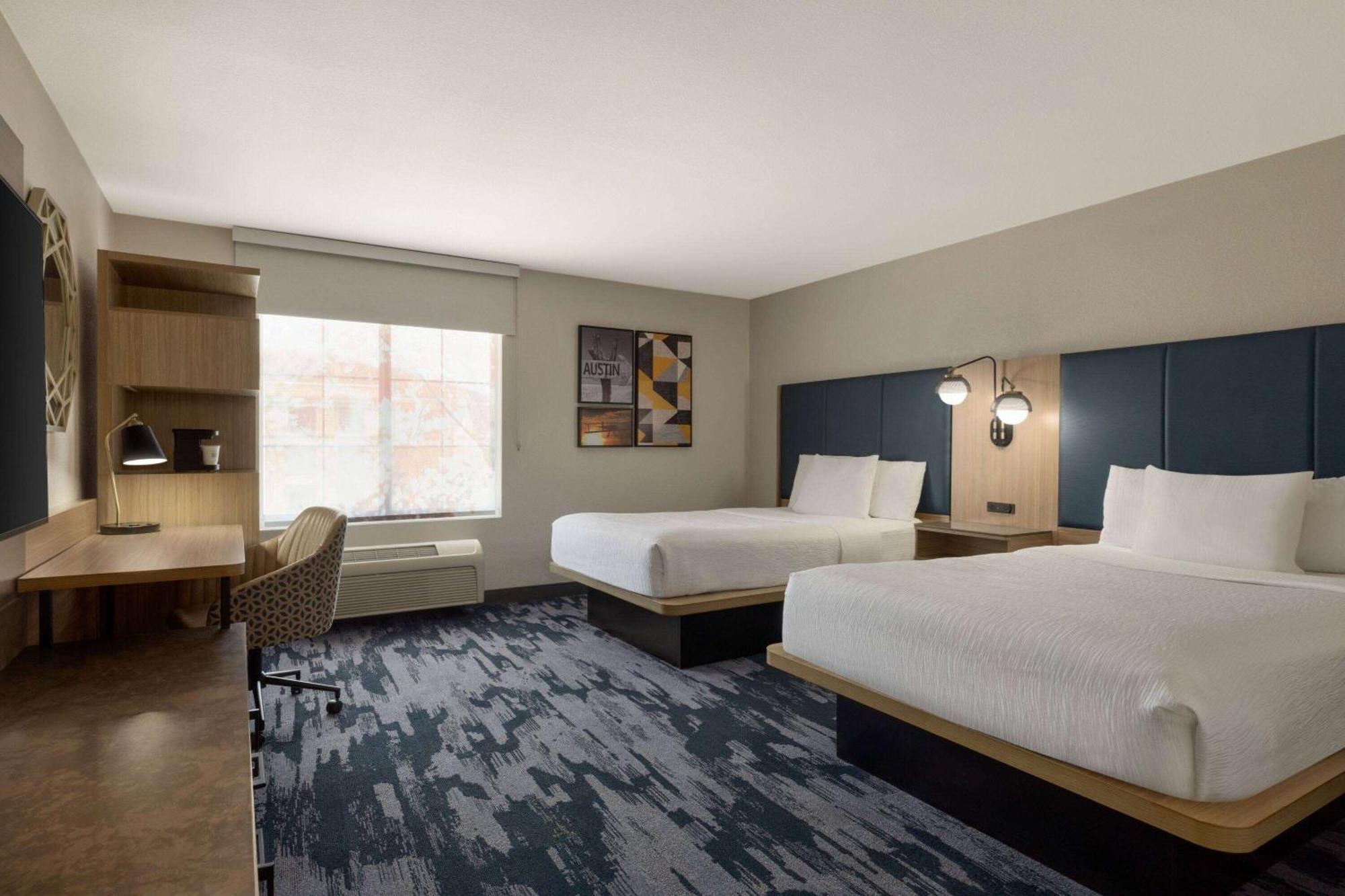 Отель La Quinta By Wyndham Austin Southwest Экстерьер фото