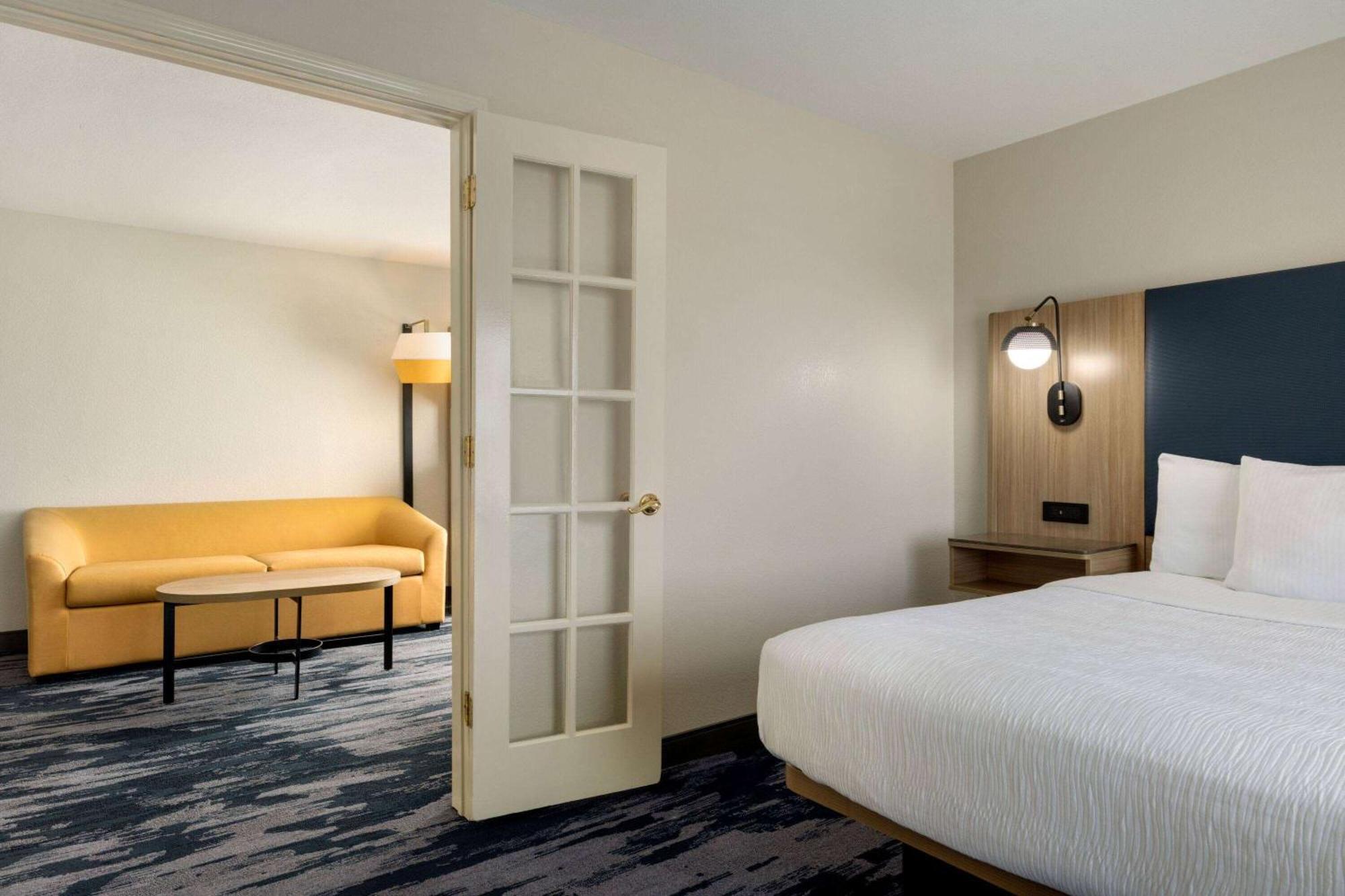 Отель La Quinta By Wyndham Austin Southwest Экстерьер фото