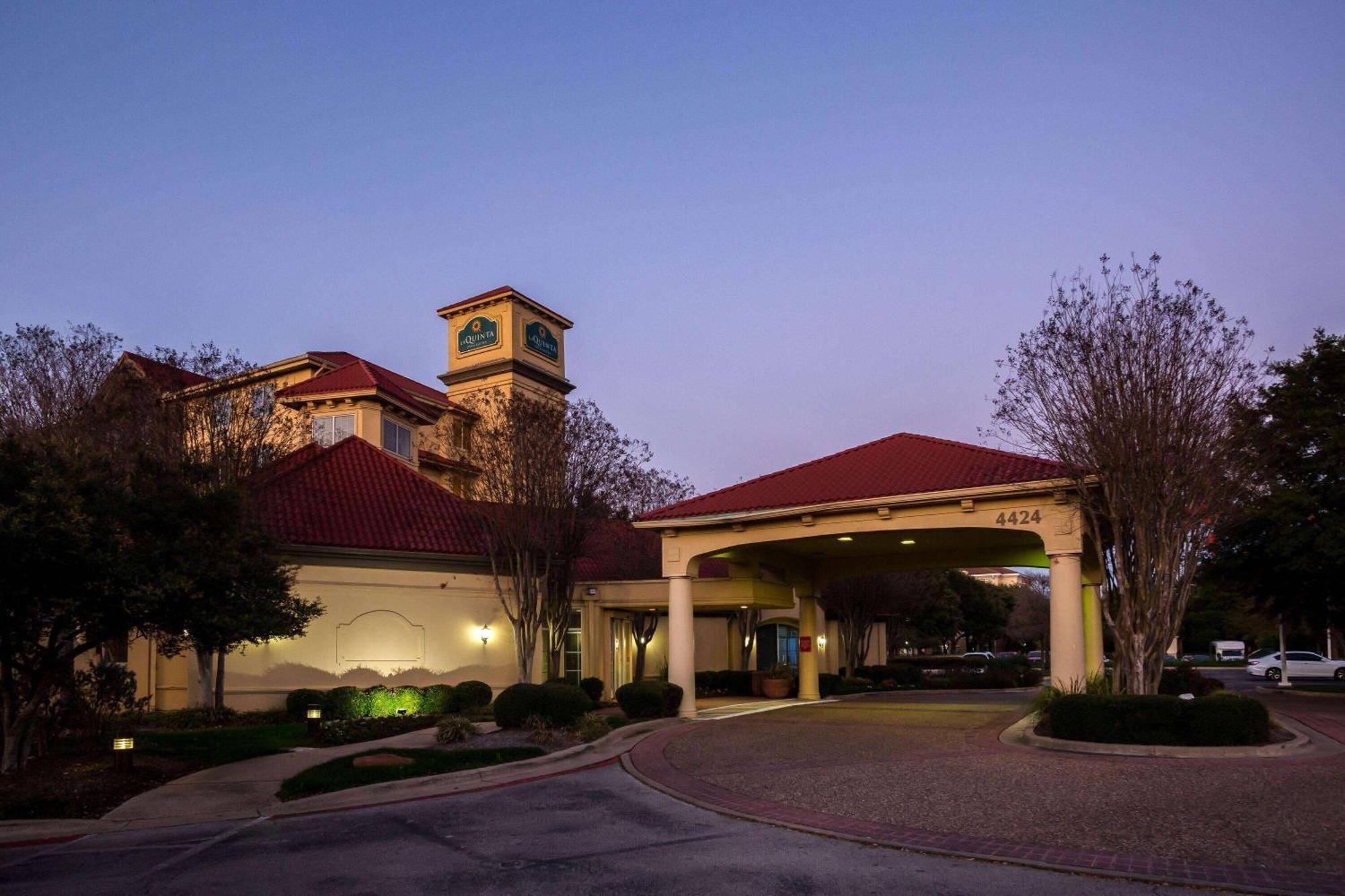 Отель La Quinta By Wyndham Austin Southwest Экстерьер фото
